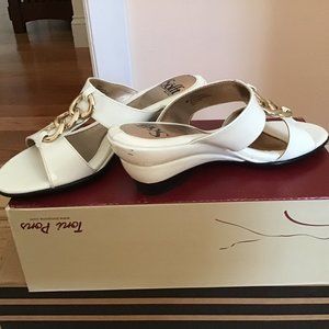 Sofftt sandals